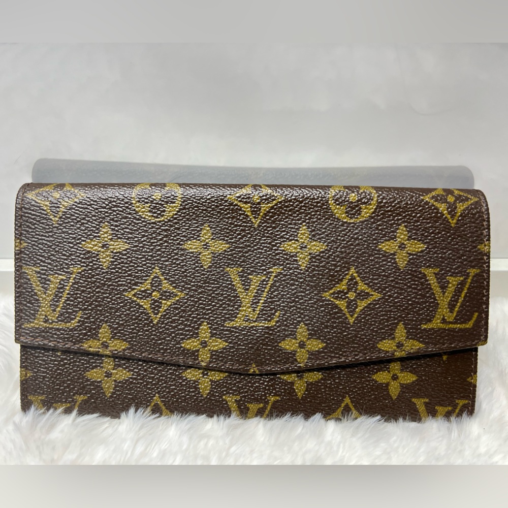 LOUIS VUITTON-852 Sarah Wallet Monogram Canvas